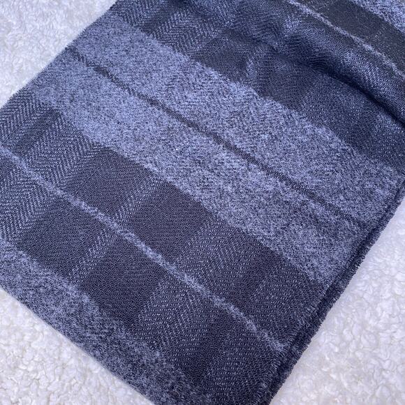 Dockers Reversible Gray Black Plaid Scarf - Picture 4 of 5